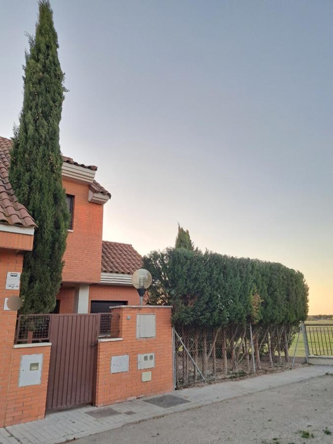 La Casa Del Cipres Villa Aldeamayor de San Martin Exteriör bild